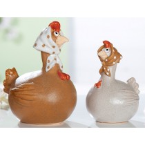 Keramik Huhn Gerda mit Kopftuch 16cm 2 Farben sort. Preis pro Stück